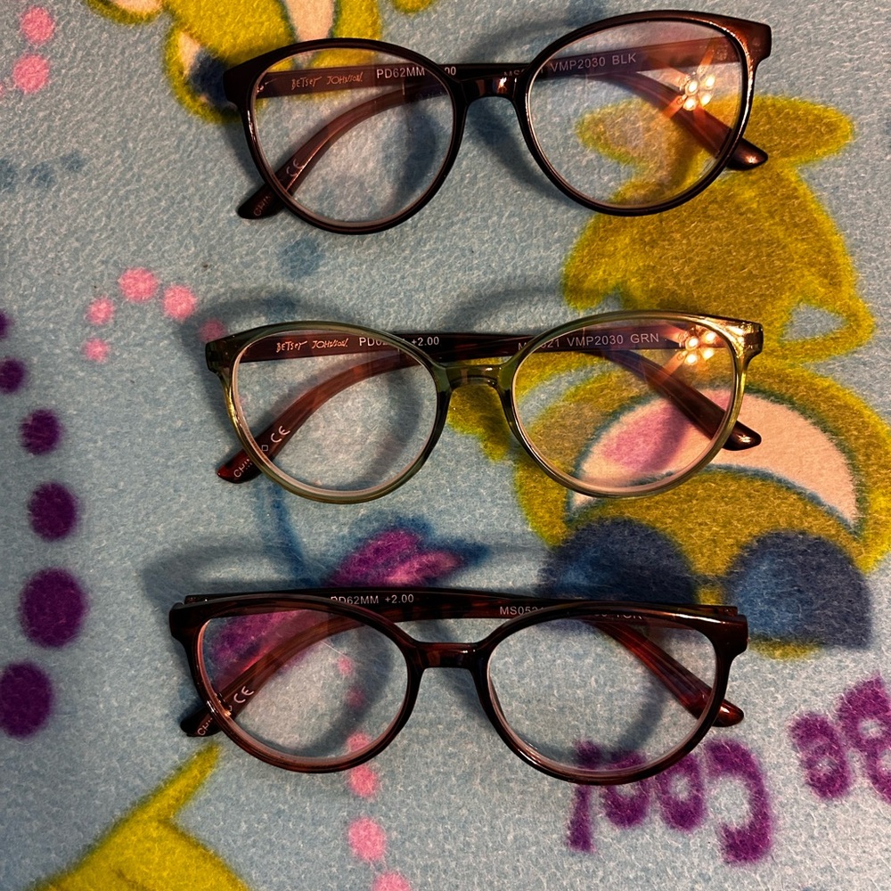 Betsey Johnson +2.00 Reading Glasses